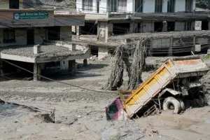 Catástrofe en Nepal y Tíbet: una inundación deja casi 100 muertos y más de 700 personas desaparecidas