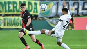 Newell's desperdició las que tuvo y Defensa amplió la ventaja en Varela