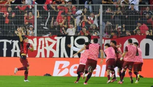 Ventaja rojinegra en el Coloso: Reggiardo se armó un jugadón que lo terminó en gol y ahora Newell's derrota a Boca por 2-1