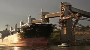 Los prácticos siguen de paro pese al apriete de Prefectura y están paralizados los puertos y la navegación en los ríos, con el complejo agroexportador sin operar