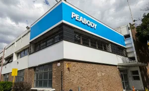 Otra que deja de fabricar y pasa a importar: la histórica de los electrodomésticos Peabody cesó su producción local y despidió a un tercio de sus trabajadores