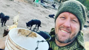 Dolor en las redes por la muerte de Eduardo "El Polaco" Riemersma, el hombre que dedicó su vida al rescate de perros abandonados