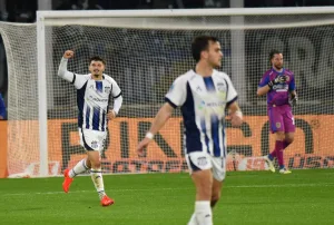 Ventaja de la T en Córdoba: el uruguayo Álvarez Martínez facturó desde los doce pasos y Central pierde 1-0 con Talleres