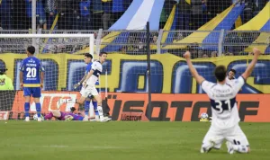 Ventaja del Lobo en el Gigante: Gimnasia aprovechó una contra y Nacho Fernández anotó el gol para que Central pierda por 1-0