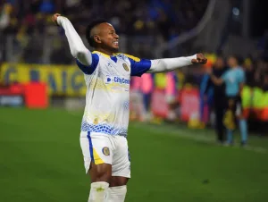 Estelló el Gigante: Campaz aprovechó un pase largo de Di María y anotó para que Central le gane 2-1 a Aldosivi