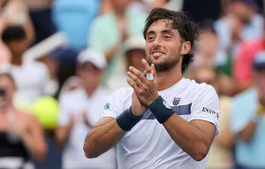Está en llamas: Thiago Tirante logró la mayor victoria de su carrera ante Mensik y avanzó a cuartos en el Masters 1000 de Cincinnati