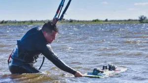 Conmoción y dolor por la muerte de un instructor de kitesurf santafesino en la laguna Setúbal