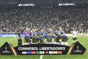 Uno x Uno auriazul: Federico Navarro, el punto más alto del Canalla en la derrota ante el Timao y Enzo Copetti fue la contracara