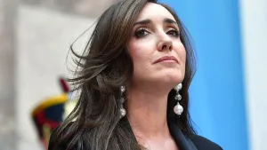 La vicepresidenta Victoria Villarruel siguió la discusión y le contestó al jefe de Gabinete Santilli: "Sea democrático y respete el voto popular"