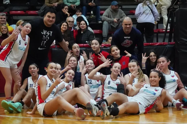 Las pibas de Santa Fe llevan su ilusión a Obras para disputar el Final Four del Argentino