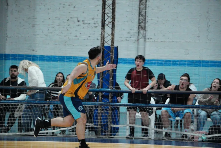 Estudiantil B le ganó el duelo a Regatas B en el sábado de ascenso y se viene un domingo muy movido