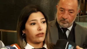 Indiana La Rocca, viuda de Joaquín Pérez, junto a su abogado querellante, Carlos Varela.