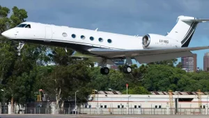 Milei viajó a Nueva York en un avión privado porque el presidencial está en mantenimiento