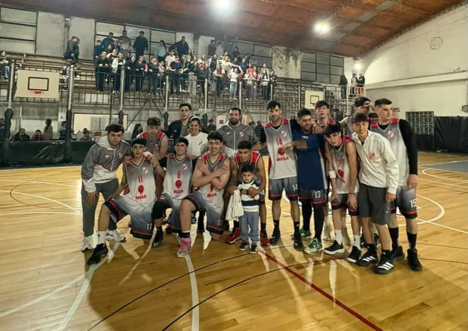 El jueves trajo triunfo de Temperley y acción del ascenso, mientras que el viernes llega recontracargado