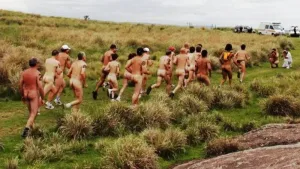 la maratón nudista de Tanti