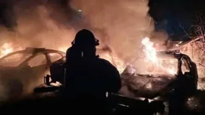 Incendio intencional calcinó siete patrullas fuera de servicio en un depósito policial