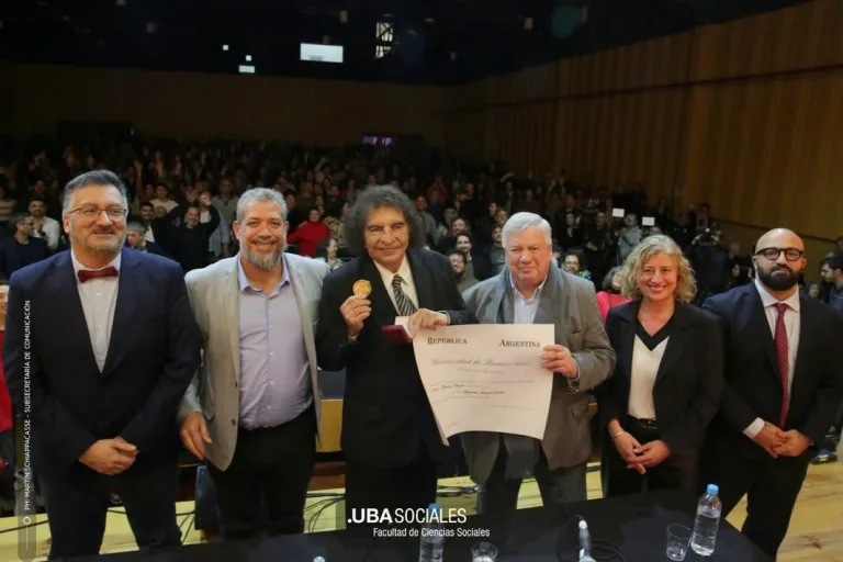 Alejandro Dolina recibió el Doctorado Honoris Causa de manos de la Universidad Nacional de Buenos Aires
