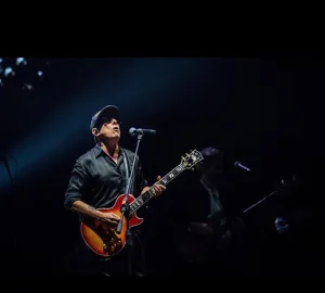 Dos horas de clásicos: Andrés Calamaro repasó en Rosario más de 40 años de carrera