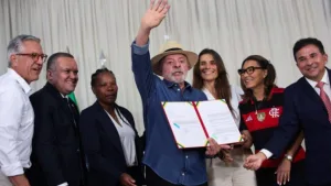 Lula convierte el fútbol femenino en 'prioridad' de Brasil