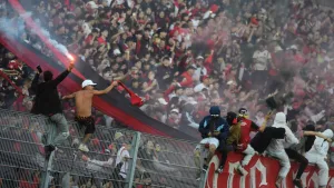 Banderazo colosal: el pueblo leproso cumplió con el ritual y le brindó todo su aliento al plantel para el Clásico del domingo