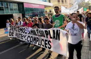 “Derrotemos a Milei, su plan de ajuste y cómplices”: la Marcha de la Bronca en Rosario