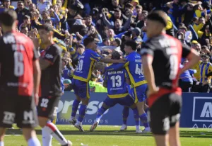 Terminó el primer tiempo en el Gigante: Central, que fue un poco mejor que Newell's, gana el Clásico con gol de Gastón Ávila