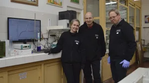 Un equipo del Conicet busca reemplazar el cianuro en el principal método de recubrimiento de metales