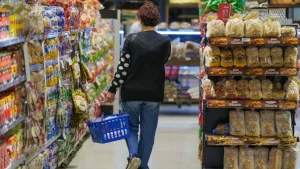 El consumo no sale a flote: las ventas volvieron a caer en supermercados, autoservicios, mayoristas y comercios