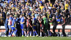 “Ah, la que levantaron en el escritorio, pa”, la picante frase de Cóccaro a Di María en pleno Clásico rosarino