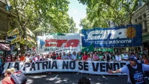 Las dos CTA le meten presión a la CGT y acuerdan un paro para octubre