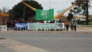 Plan de lucha en el Liceo Aeronáutico: docentes y civiles iniciaron retención progresiva de tareas