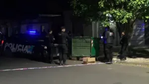 Encuentran un feto dentro de un contenedor en el barrio Parque Casado