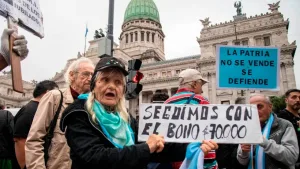 Otra vez la represión en la marcha de los jubilados: golpes, empujones y gases contra los manifestantes por parte de la Policía