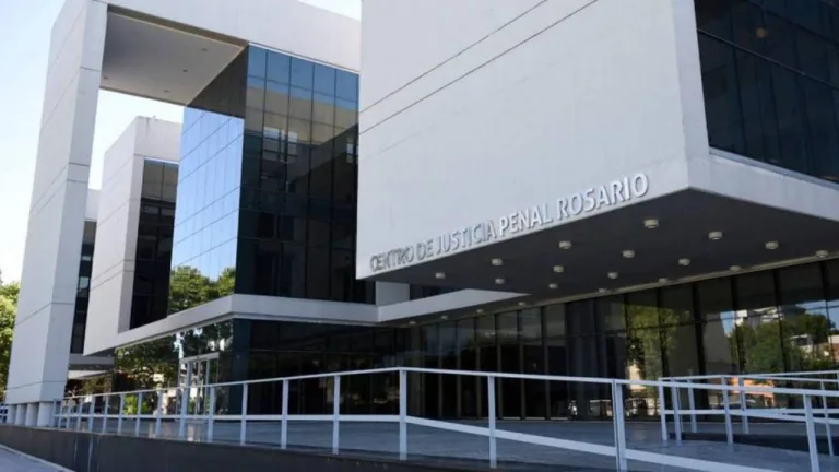 Conductor de Didi Moto fue imputado por abusar de una adolescente en barrio Fisherton