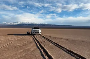 Retiraron la camioneta que quedó enterrada en Pampa del Leoncito