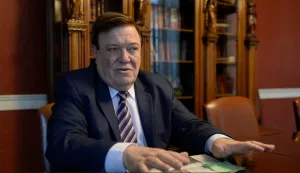 Revuelo en VGG: ex jefe comunal de Alvear condenado por corrupción apareció en el lanzamiento de Nicolás Ramírez