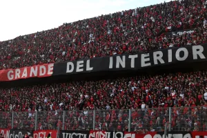 Newell's negocia intensamente con Platense para lograr el regreso de sus hinchas visitantes a Vicente López