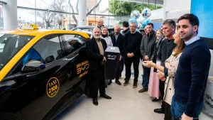 primer taxi eléctrico