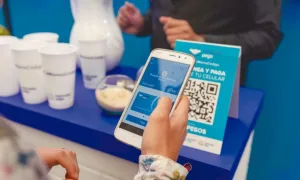 Mercado Pago enfrenta una demanda por cobrar intereses de más del 1300% anual