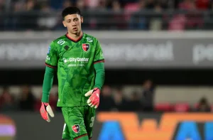 Josué Reinatti extendió su contrato hasta 2029 y se consolida como la gran figura del arco de Newell's