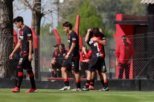Clásico de reserva: Newell's ganó, gustó y goleó en su casa