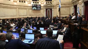Senado: se aprobó la nueva Ley de Inocencia Fiscal con la que Caputo espera absorver los “dólares del colchón”