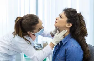 Día Mundial del Cáncer de Tiroides: ¿por qué es más frecuente en mujeres?