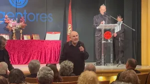 Oportunamente en el Día del Maestro, Argentores premió al destacado artista rosarino Néstor Zapata, referente de Arteón  
