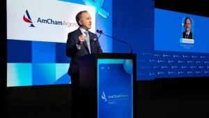 Como un funcionario más, Peter Lamelas le pidió al Senado que acelere el Tratado de Patentes