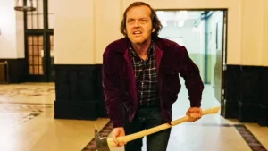 Subastarán objetos personales de Stanley Kubrick, entre ellos el hacha de "El Resplandor"
