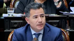 El oficialismo convocó una megasesión para el 21 de octubre y bloquea el avance opositor contra el DNU 70
