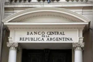 Cinco días sin banco por la visita del Papa: qué días se quedan sin atención