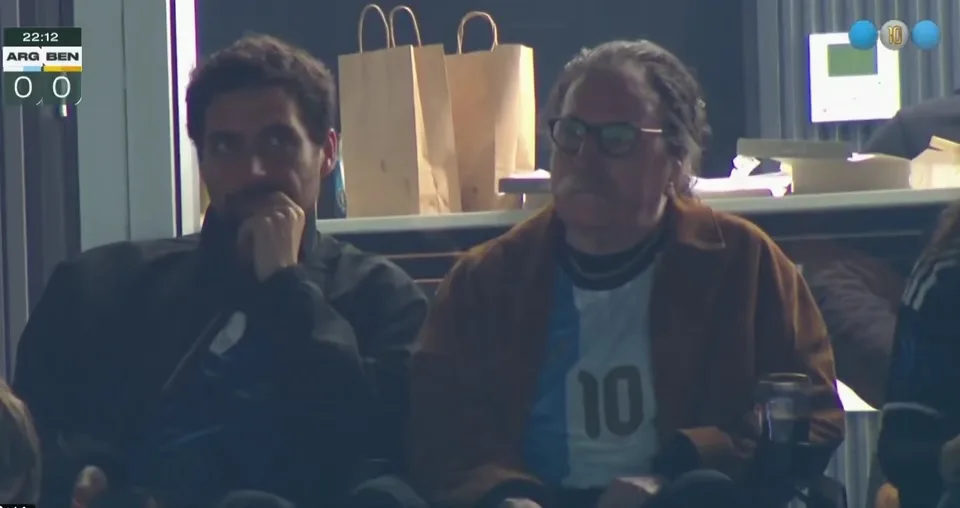 ¡Grandes ídolos populares! Charly García estuvo presente en la despedida de Lio Messi de la Selección Argentina
