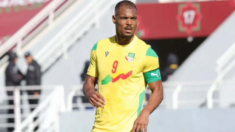 el delantero del seleccionado africano, Steve Mounié, acusó a los futbolistas sudamericanos de recurrir de forma sistemática a la provocación psicológica para sacar ventajas reglamentarias dentro del campo de juego.